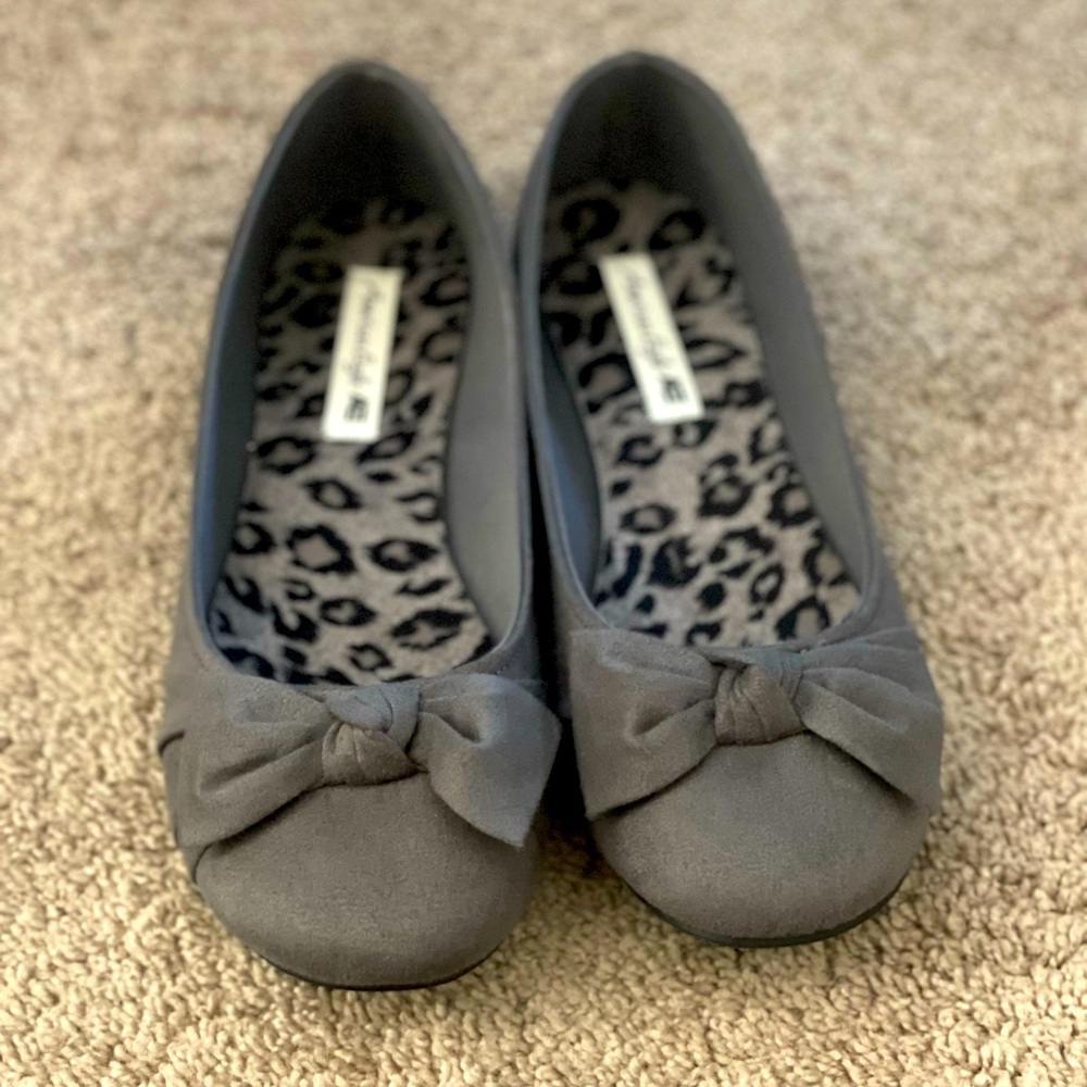 American Eagle Grey flats Brand New